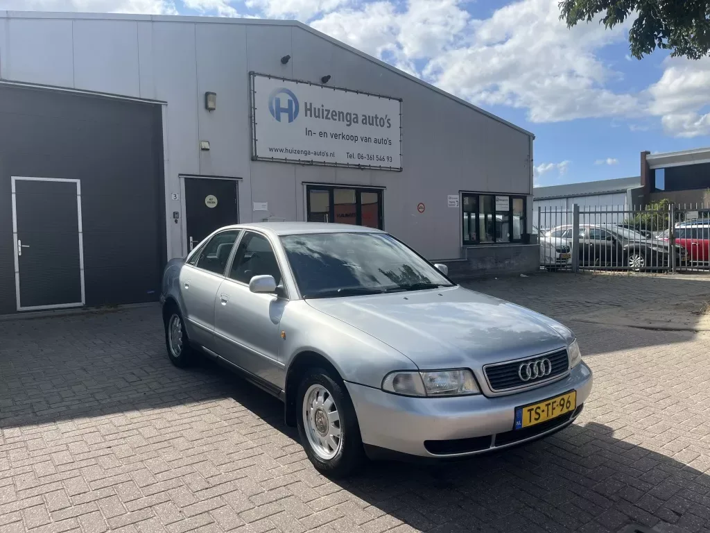 Audi A4 (1998) — foto 1