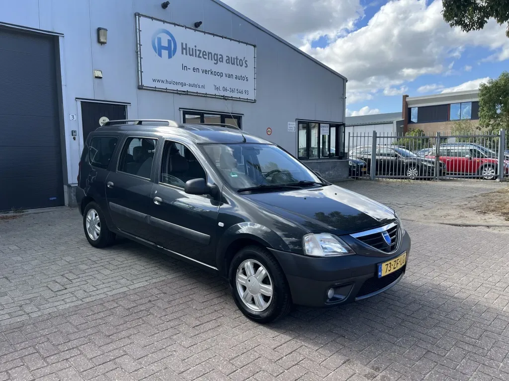 Dacia Logan MCV (2008) — foto 1
