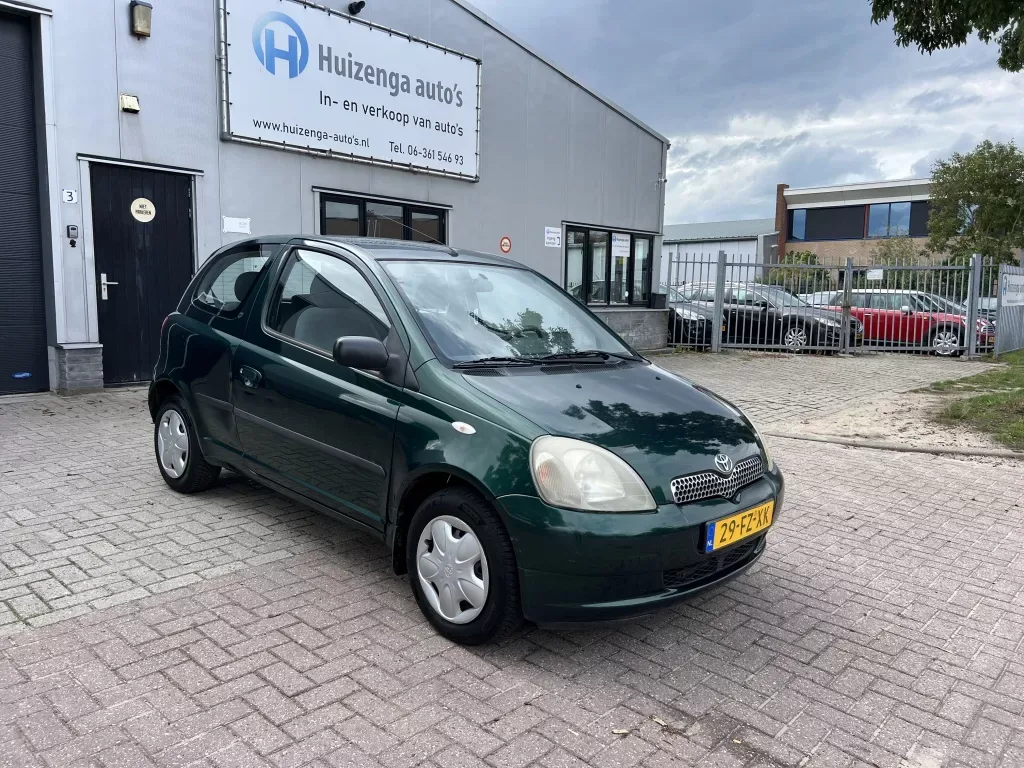 Toyota Yaris (2000) — foto 1