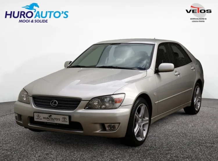 Lexus IS (1999) — foto 1