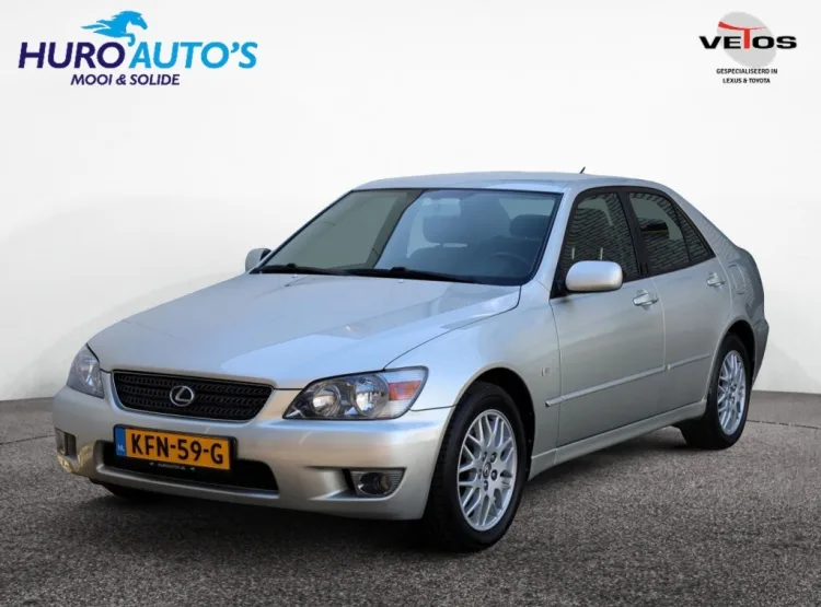 Lexus IS (2005) — foto 1