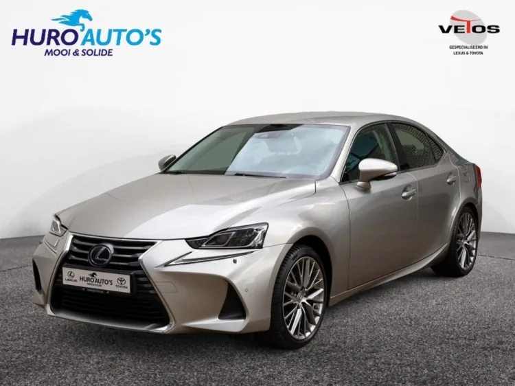 Lexus IS (2017) — foto 1