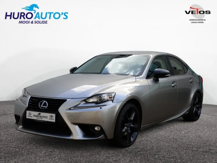 Lexus IS (2016) — foto 1