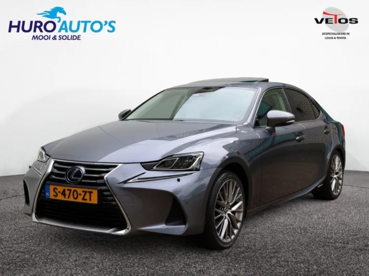 Lexus IS (2016) — foto 1