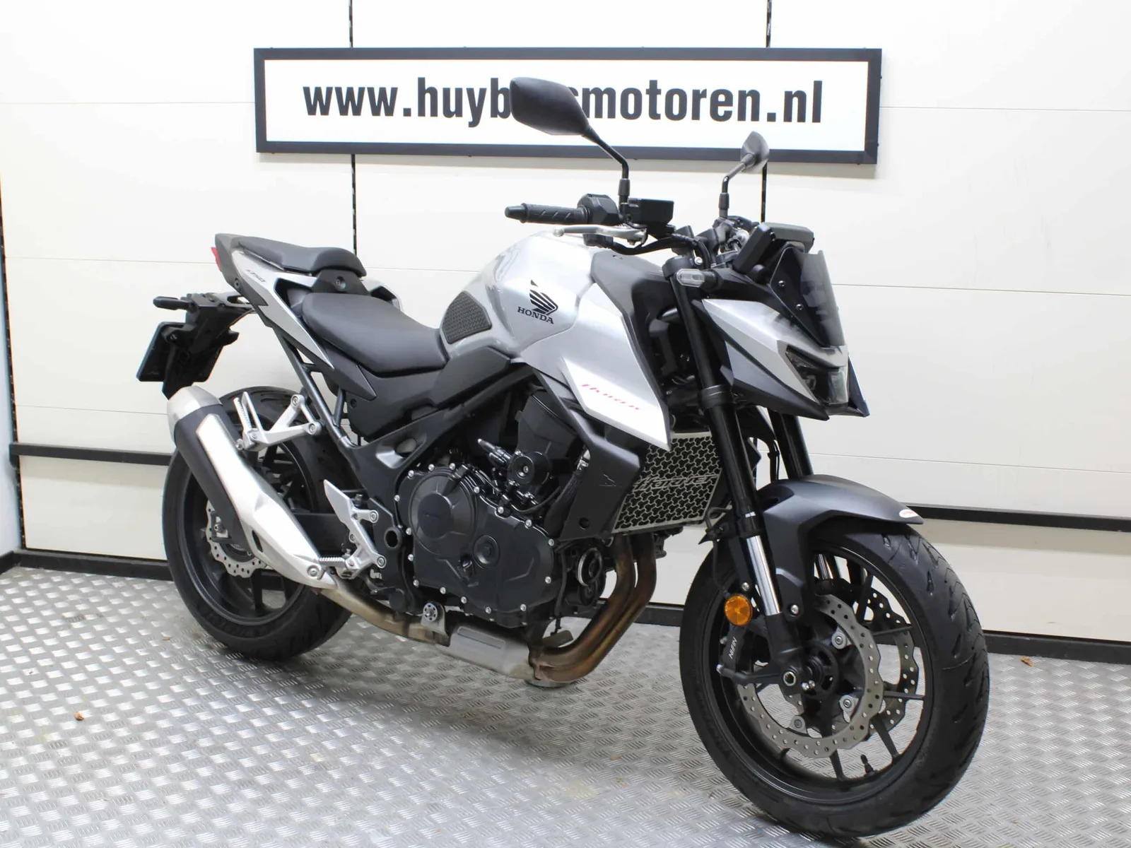 Honda CB 750 Hornet (2025) — foto 1