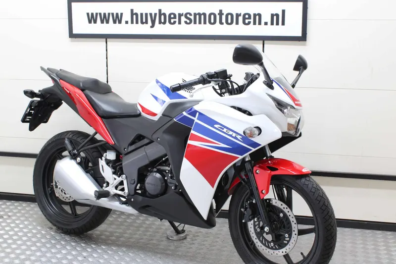 Honda CBR125R (2017)