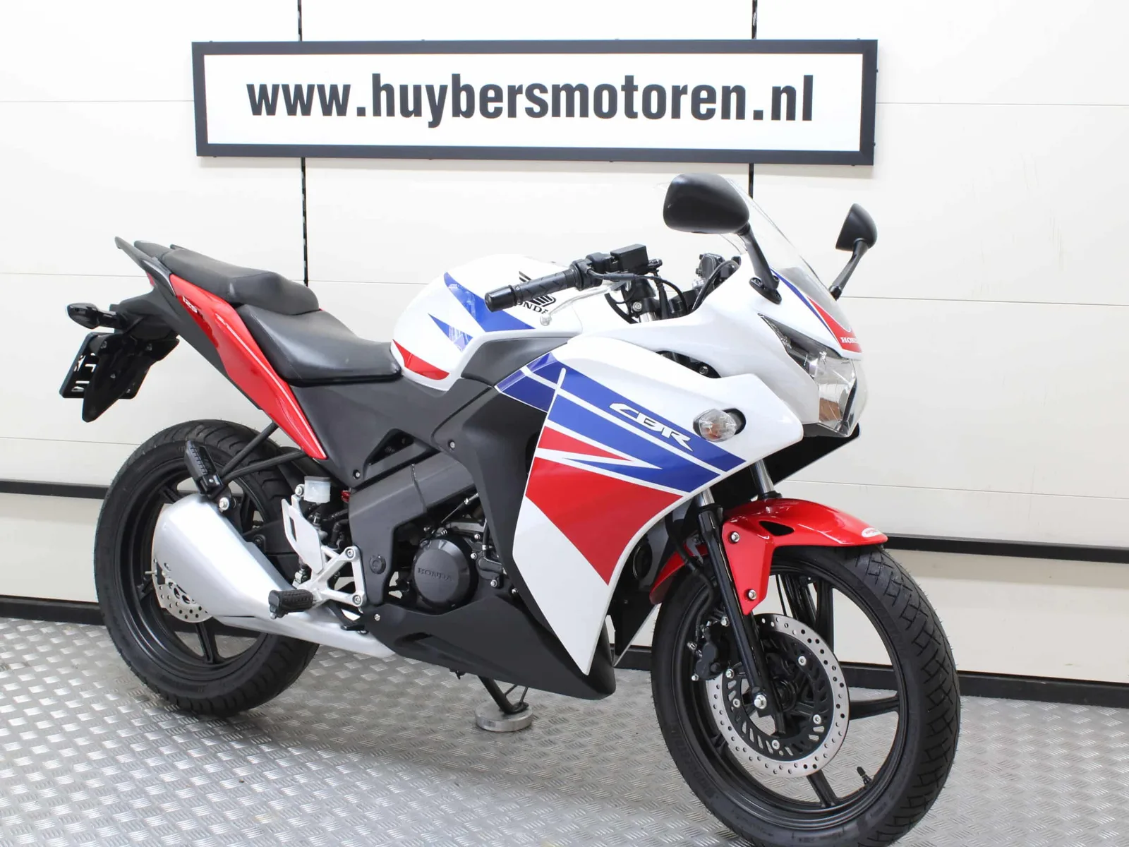 Honda CBR125R (2017) — foto 1