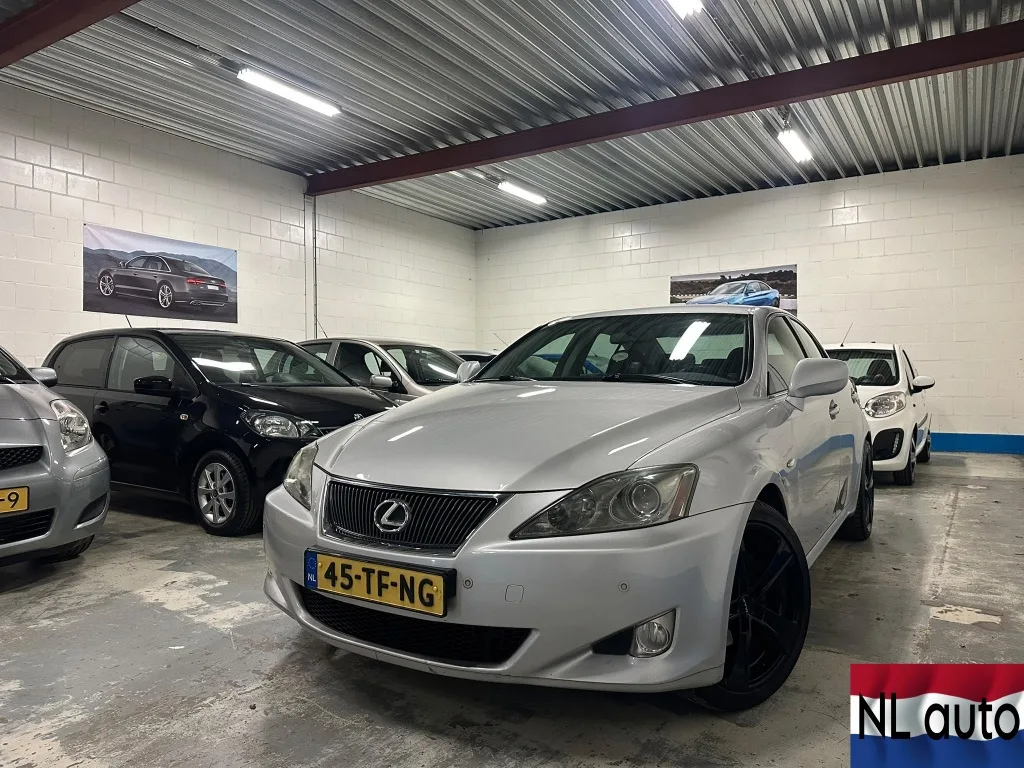 Lexus IS (2006) — foto 1