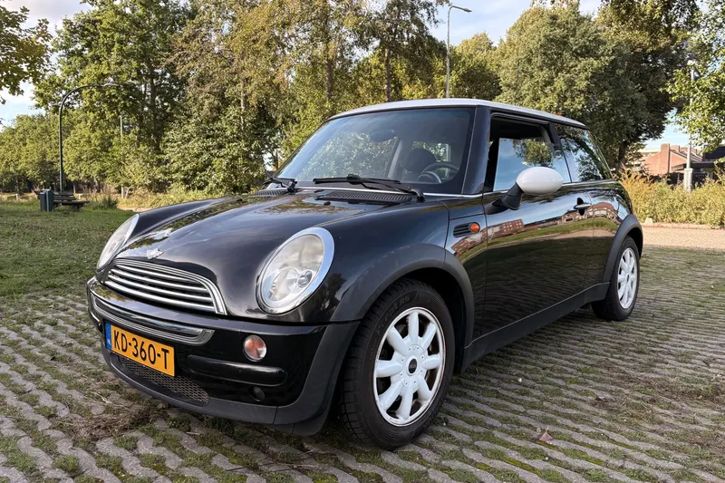 MINI Cooper (2003)