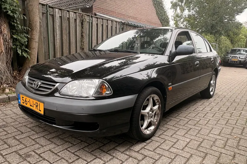 Toyota Avensis (2003)