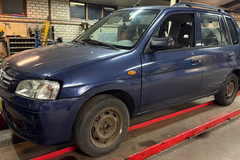 Mazda Demio (2001)