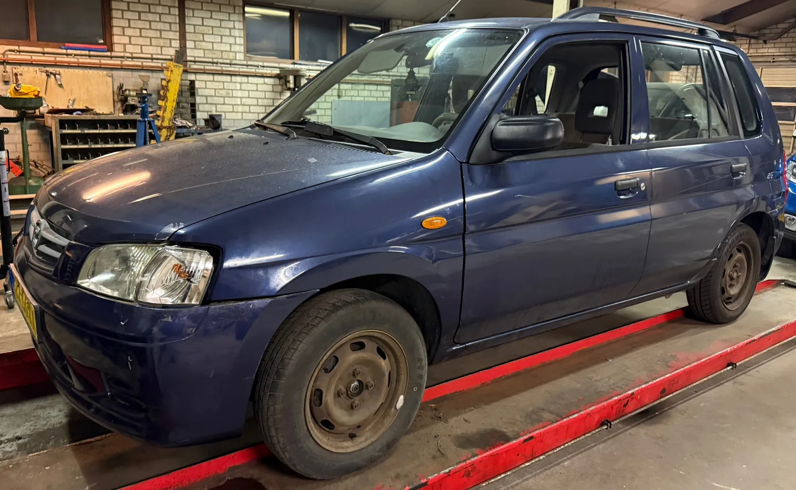 Mazda Demio (2001) — foto 1