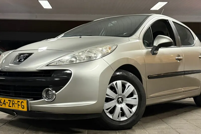 Peugeot 207 (2008)