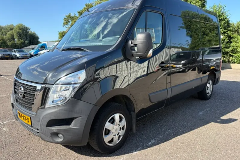 Nissan NV400 (2021)
