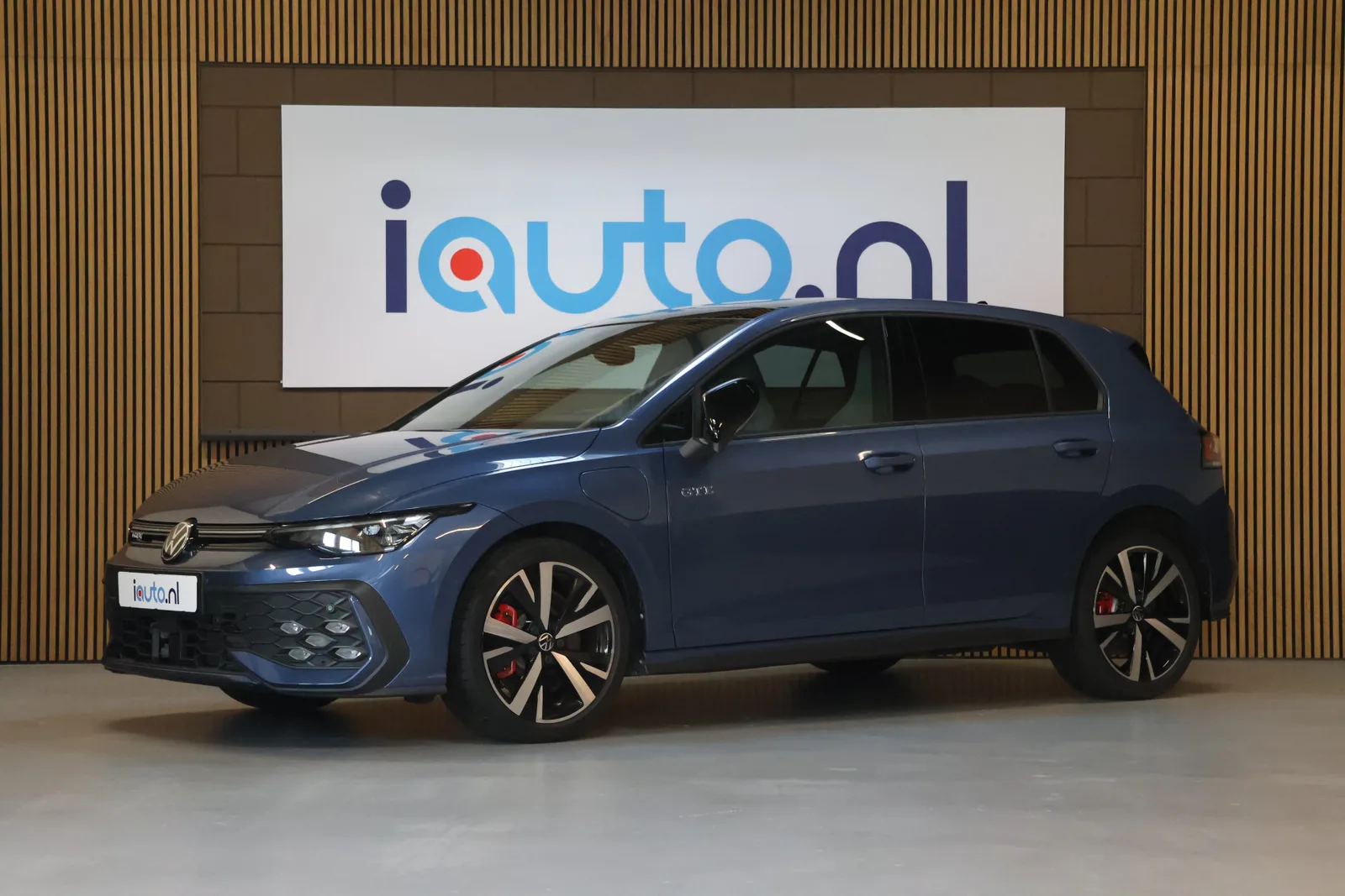 Volkswagen Golf (2025) — foto 1