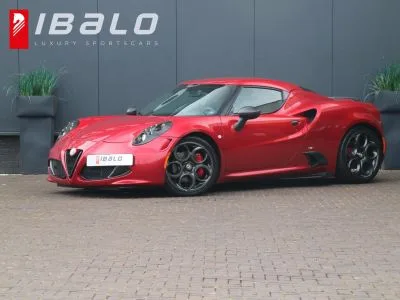 Alfa Romeo 4C (2015) — foto 1