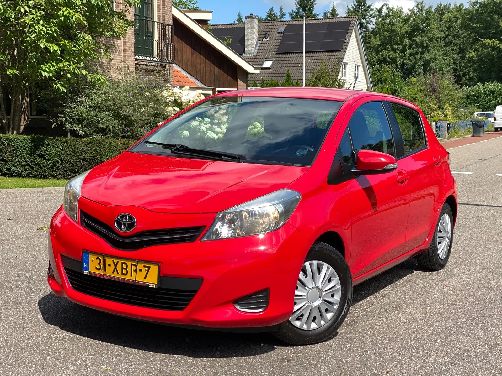 Toyota Yaris (2012) — foto 1