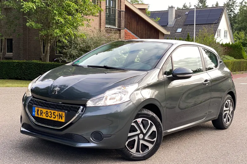 Peugeot 208 (2015)