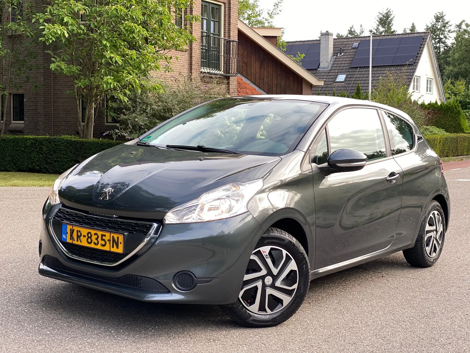 Peugeot 208 (2015) — foto 1