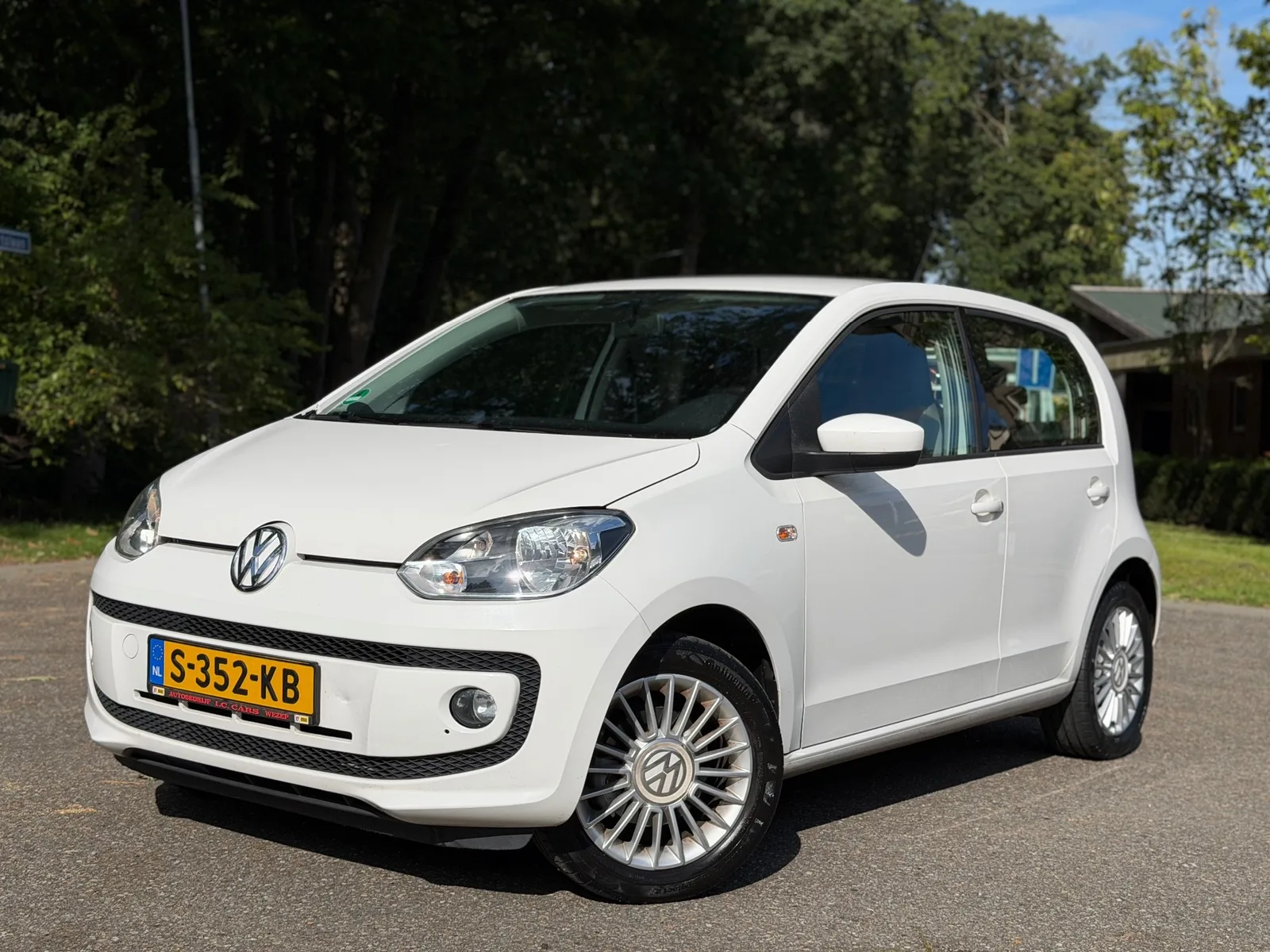 Volkswagen Up! (2013) — foto 1