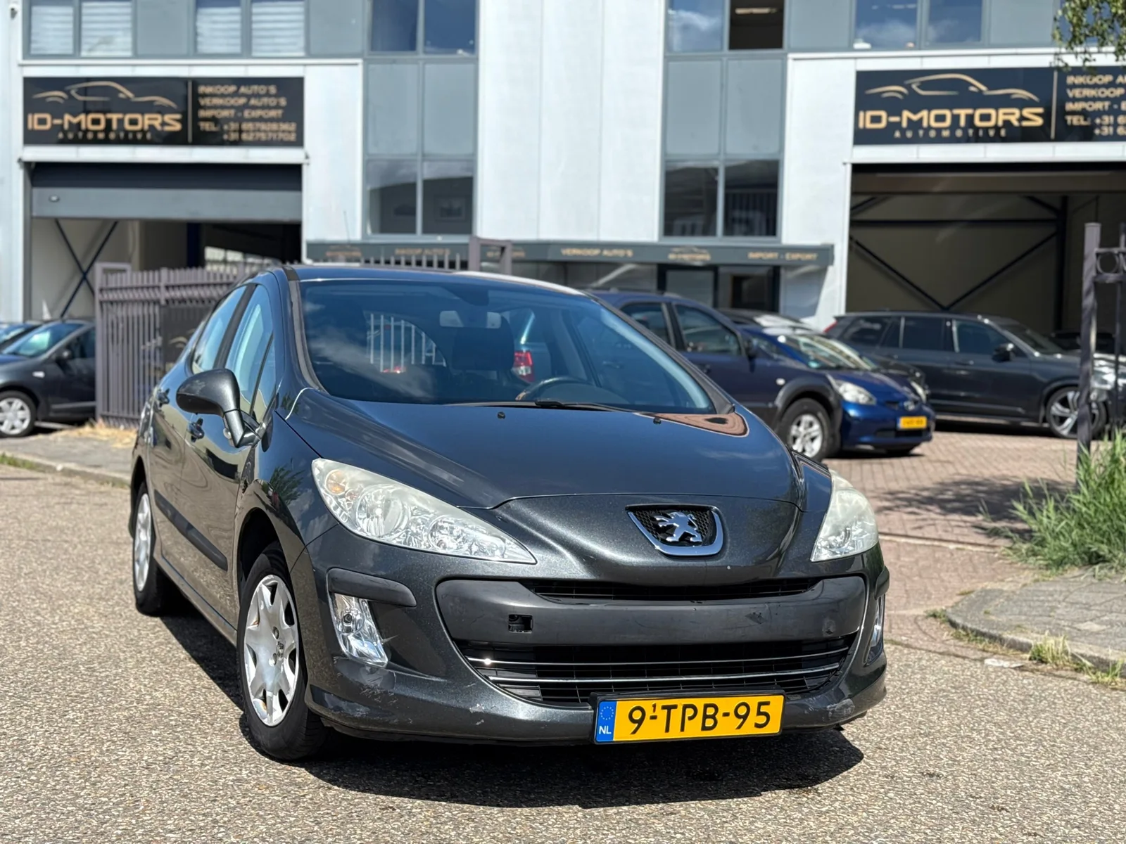 Peugeot 308 (2011) — foto 1