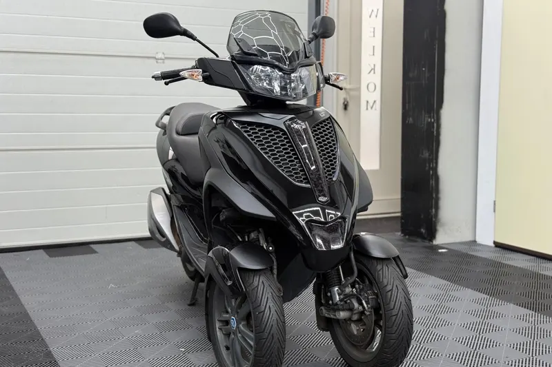 Piaggio Scooter 300 MP3 Yourban (2011)