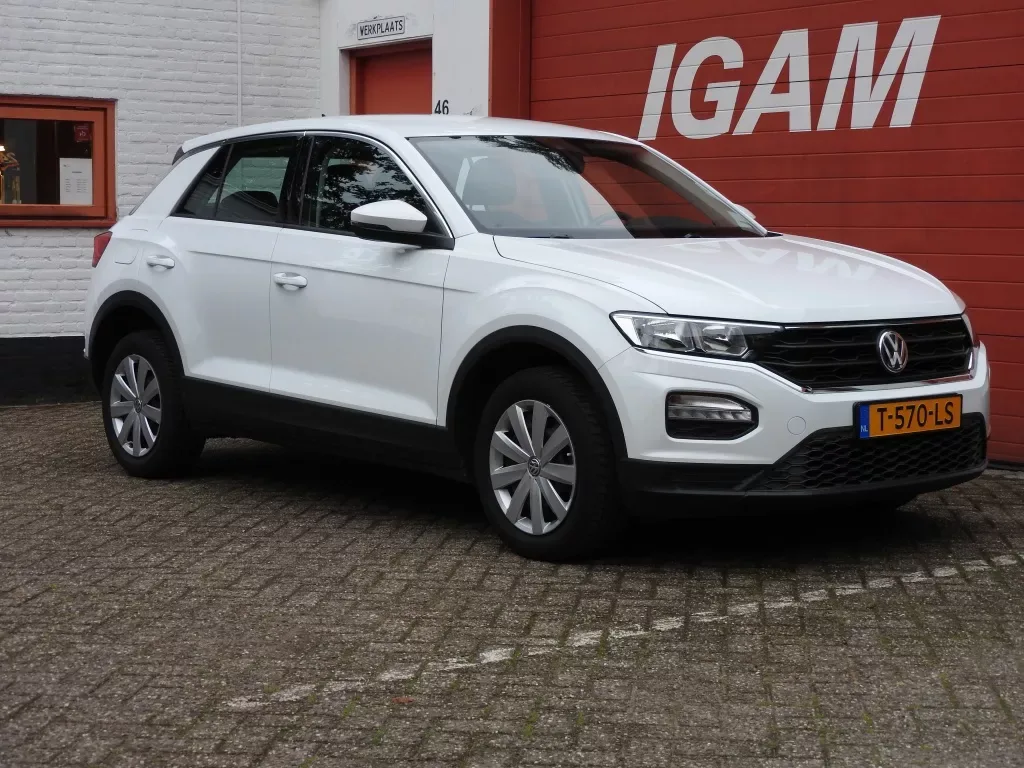 Volkswagen T-Roc (2018) — foto 1
