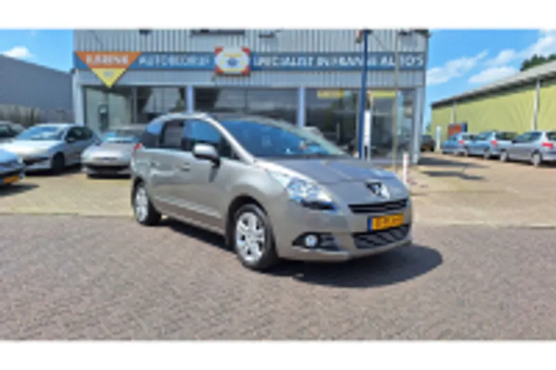Peugeot 5008 (2011)