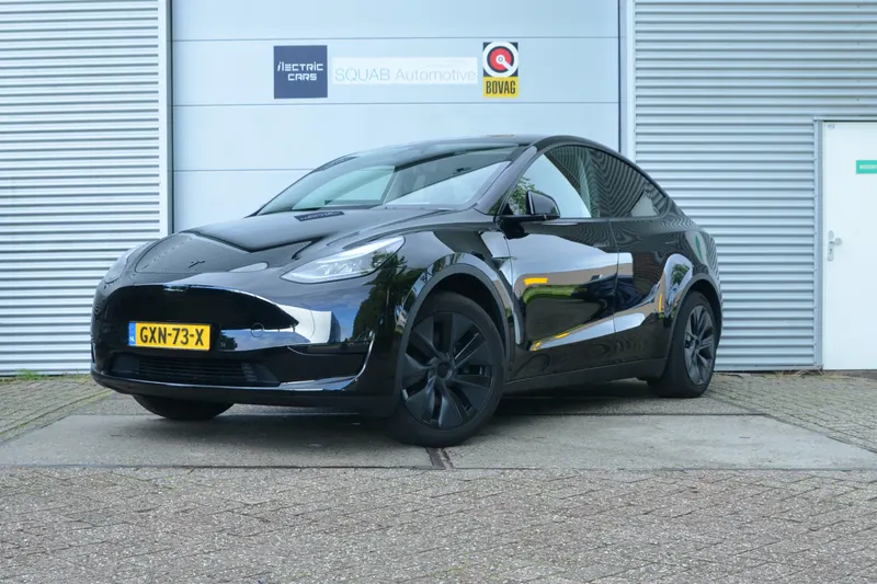 Tesla Model Y (2024)