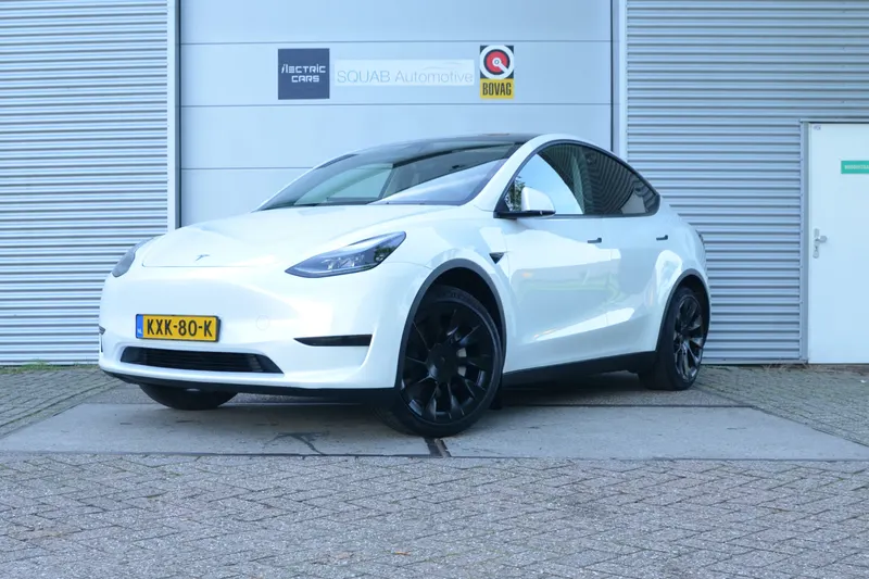 Tesla Model Y (2024)