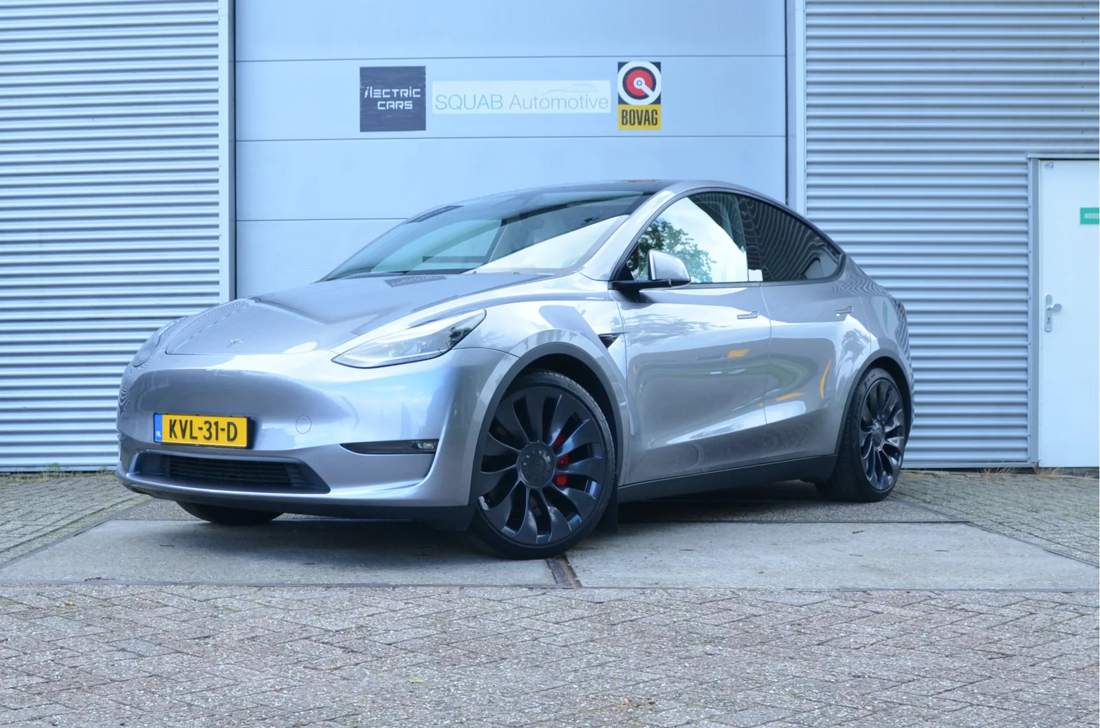 Tesla Model Y (2023) — foto 1