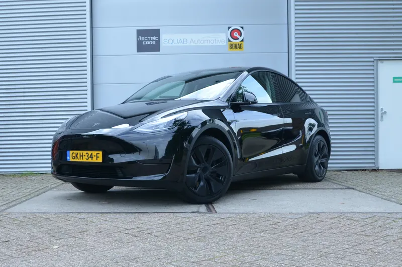 Tesla Model Y (2024)
