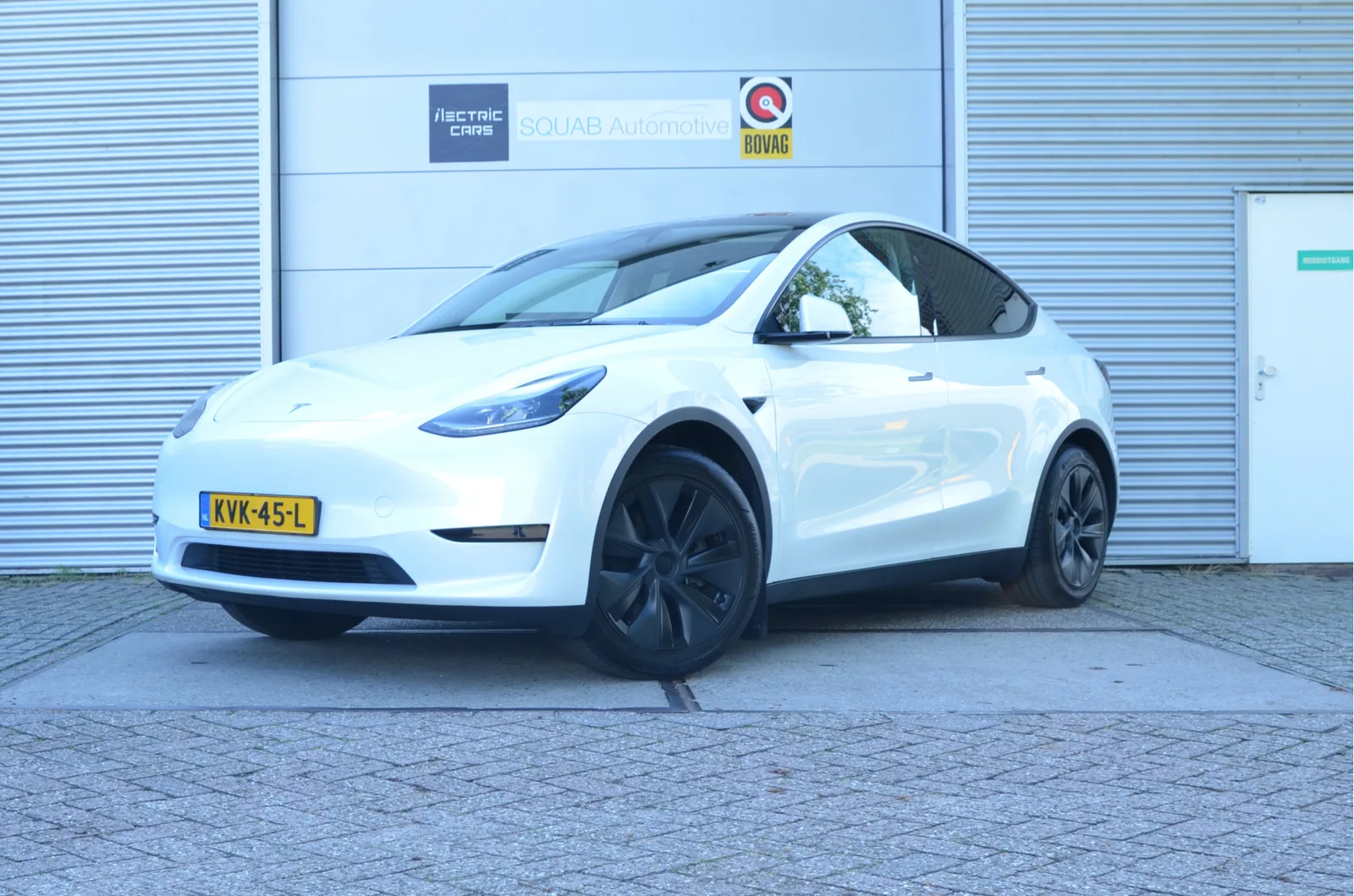 Tesla Model Y (2024) — foto 1