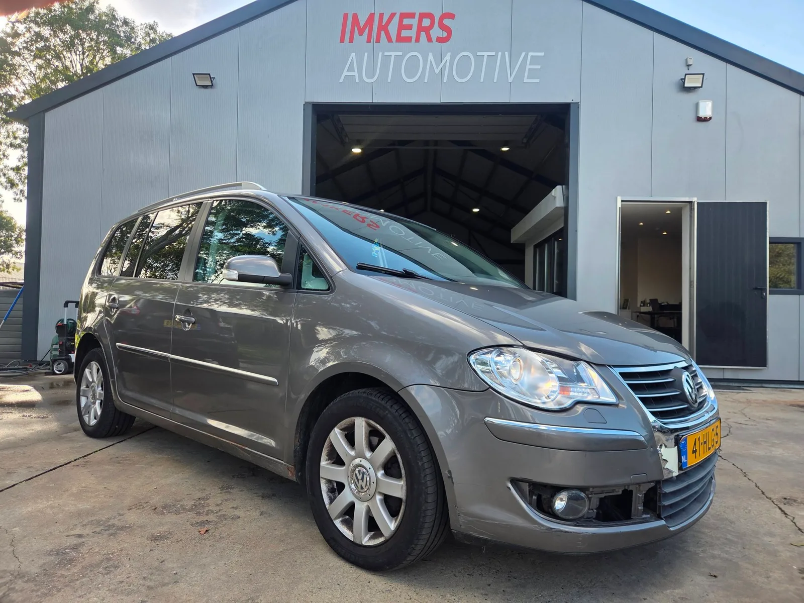Volkswagen Touran (2009) — foto 1