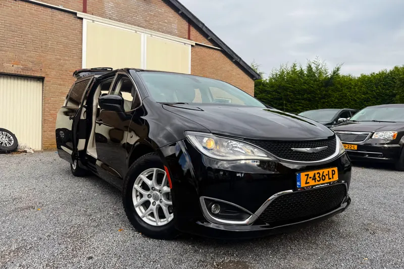Chrysler GRAND PACIFICA (2017)