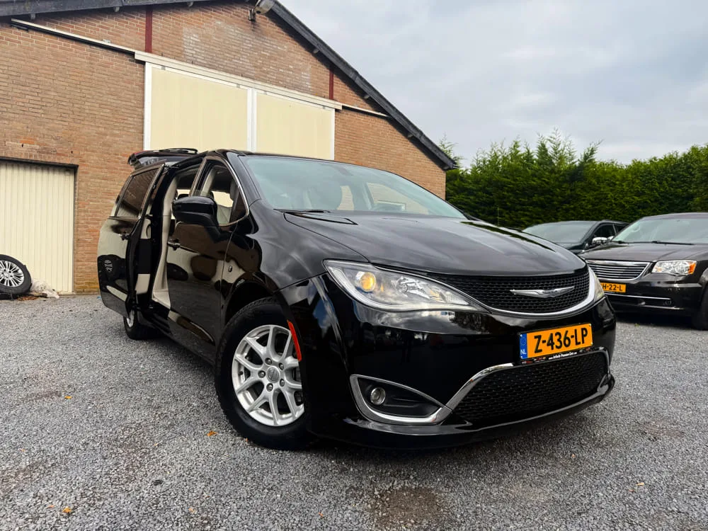 Chrysler Pacifica (2017) — foto 1