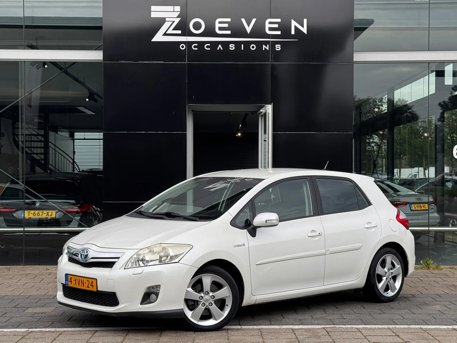 Toyota Auris (2011) — foto 1