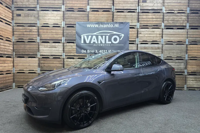 Tesla Model Y (2022)