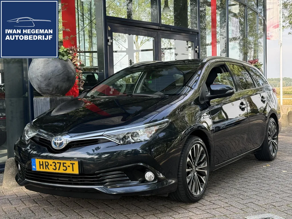 Toyota Auris (2015) — foto 1
