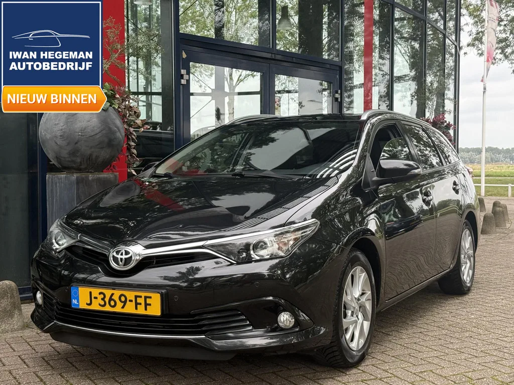 Toyota Auris (2016) — foto 1