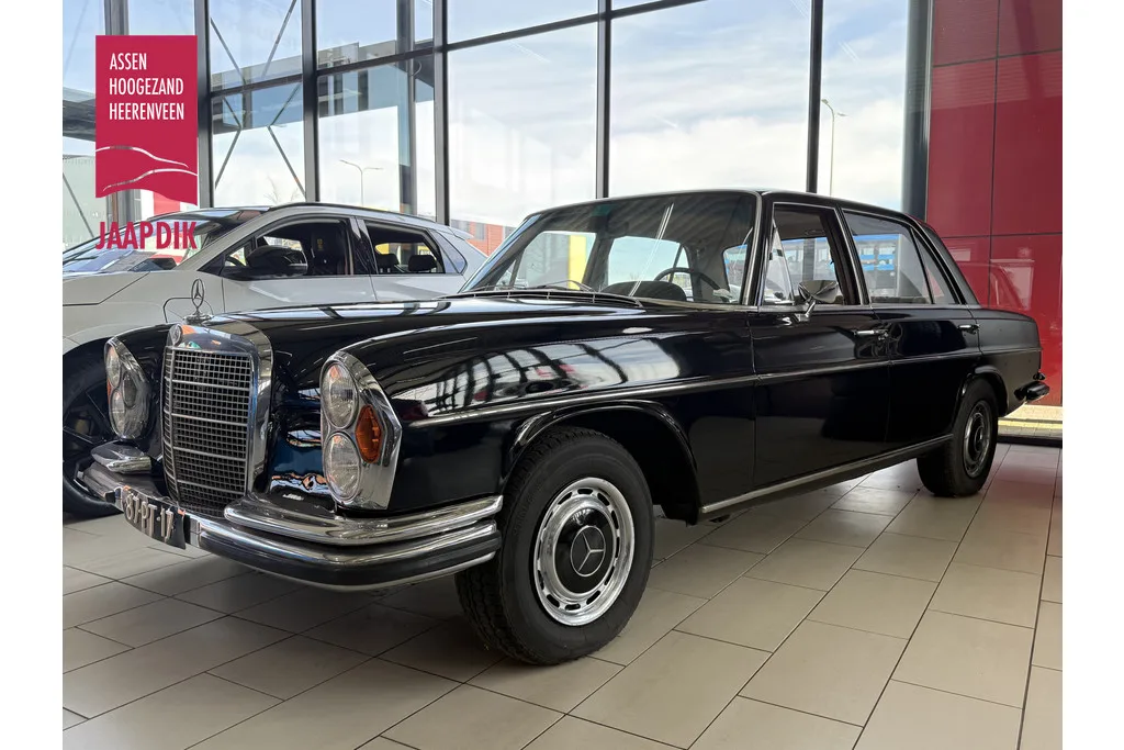 Mercedes-Benz 280 (1972) — foto 1