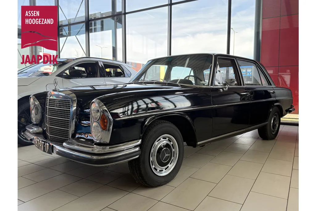 Mercedes-Benz 200-Serie (1972) — foto 1