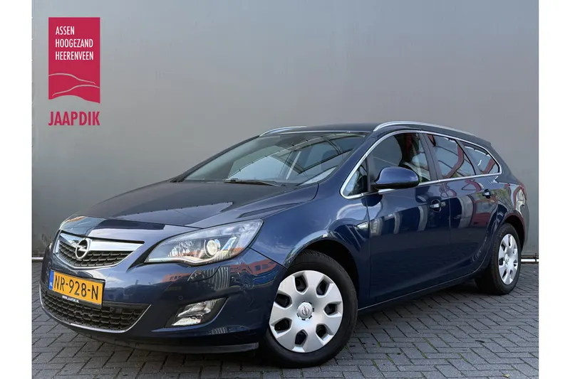 Opel Astra (2011)