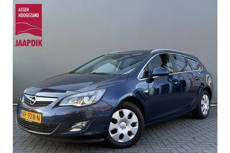 Opel Astra (2011)