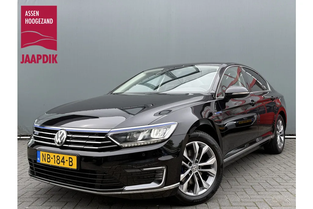Volkswagen Passat (2016) — foto 1