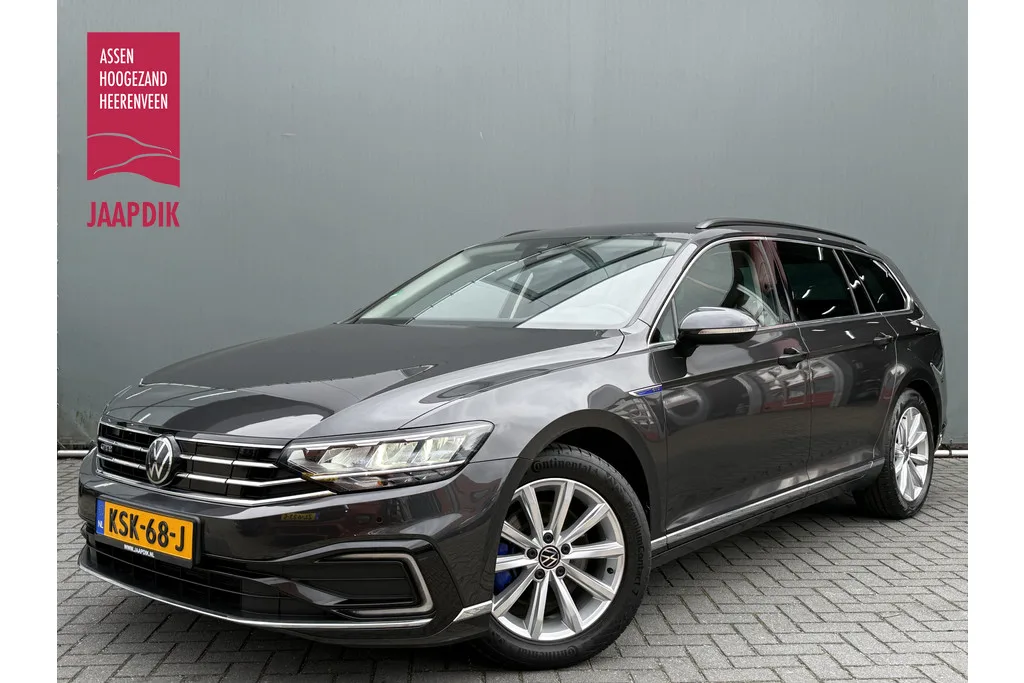 Volkswagen Passat (2022) — foto 1