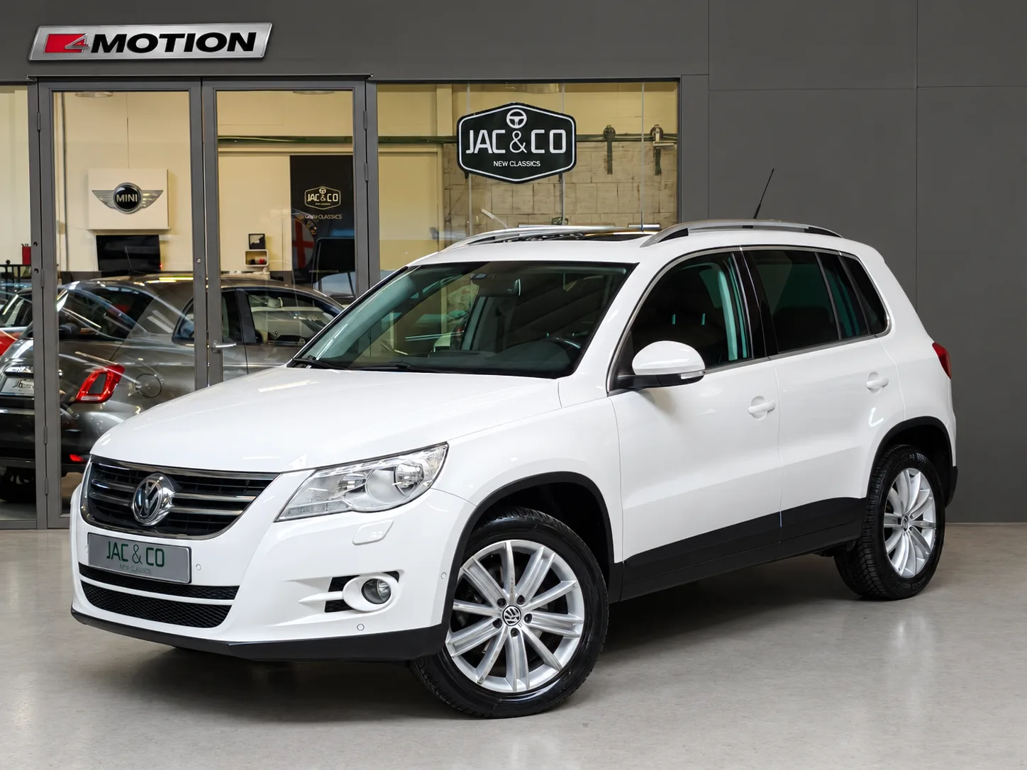 Volkswagen Tiguan (2010) — foto 1
