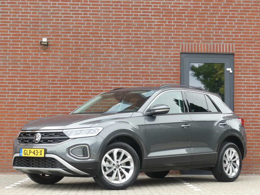 Volkswagen T-Roc (2024) — foto 1