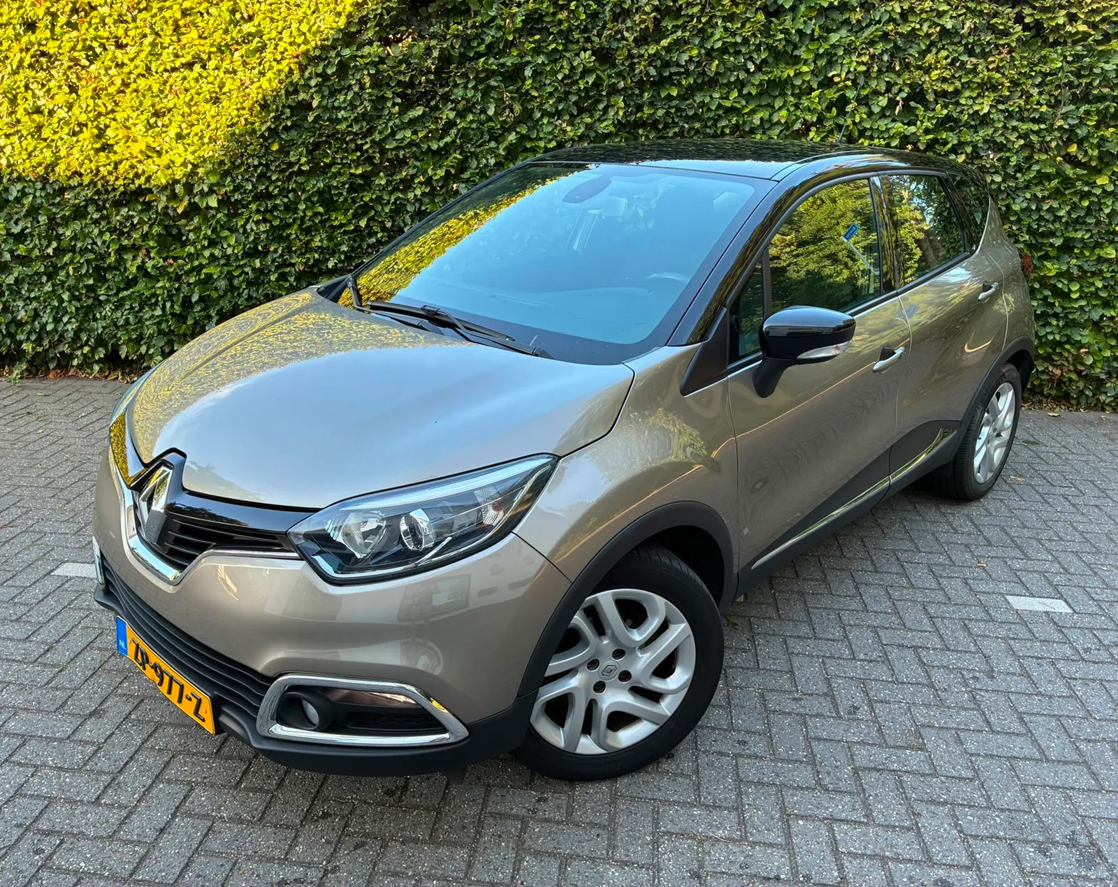 Renault Captur (2015) — foto 1