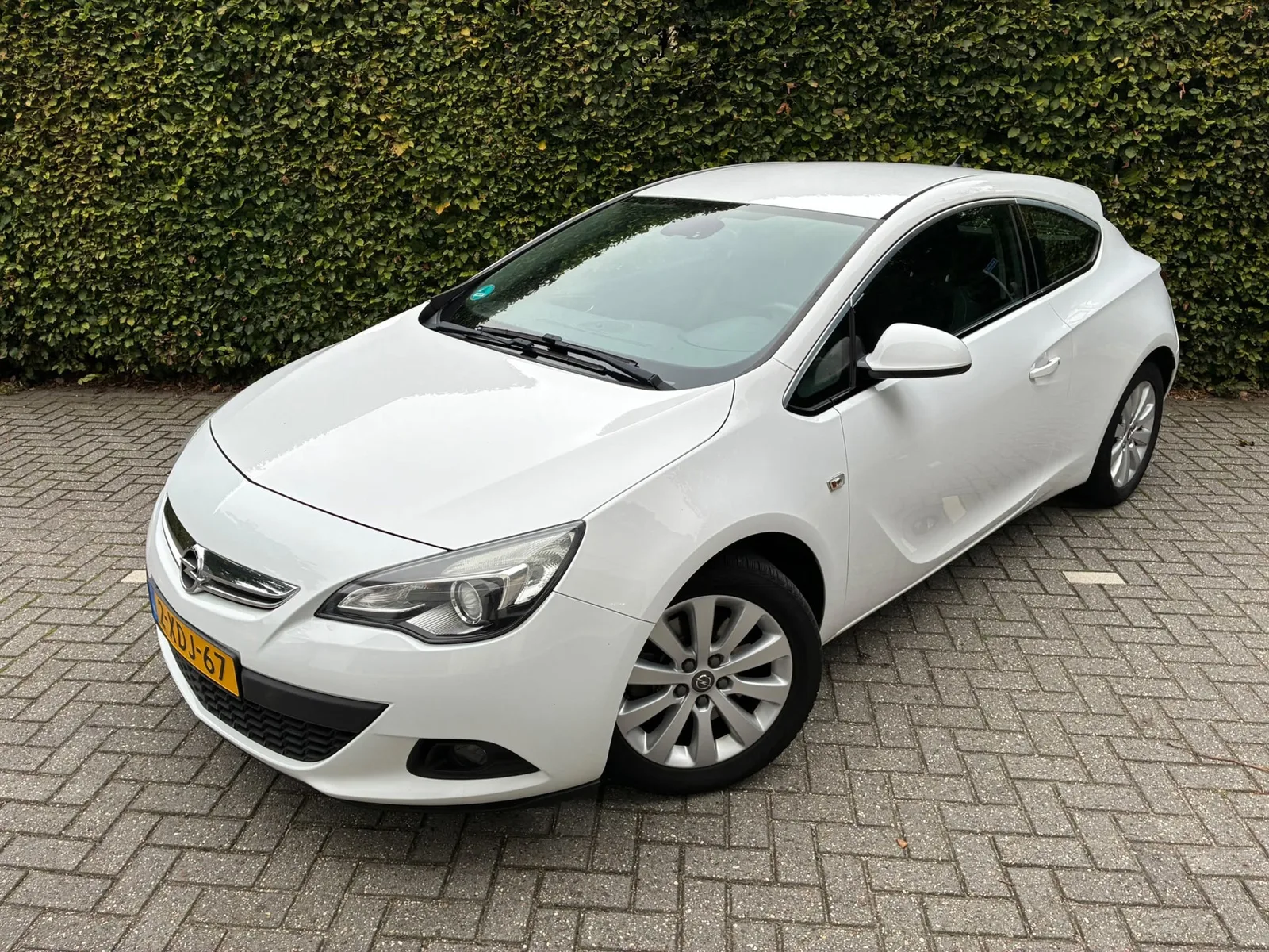 Opel Astra (2014) — foto 1